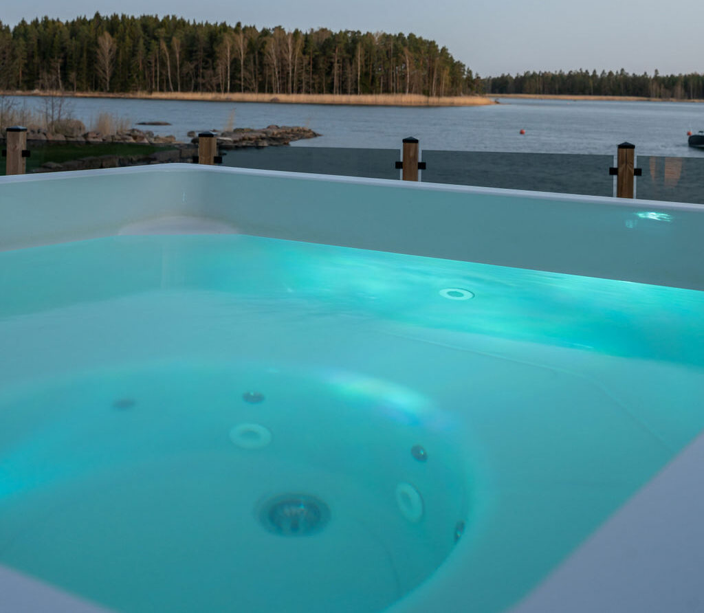 ulkoallas tunnelmavaloilla